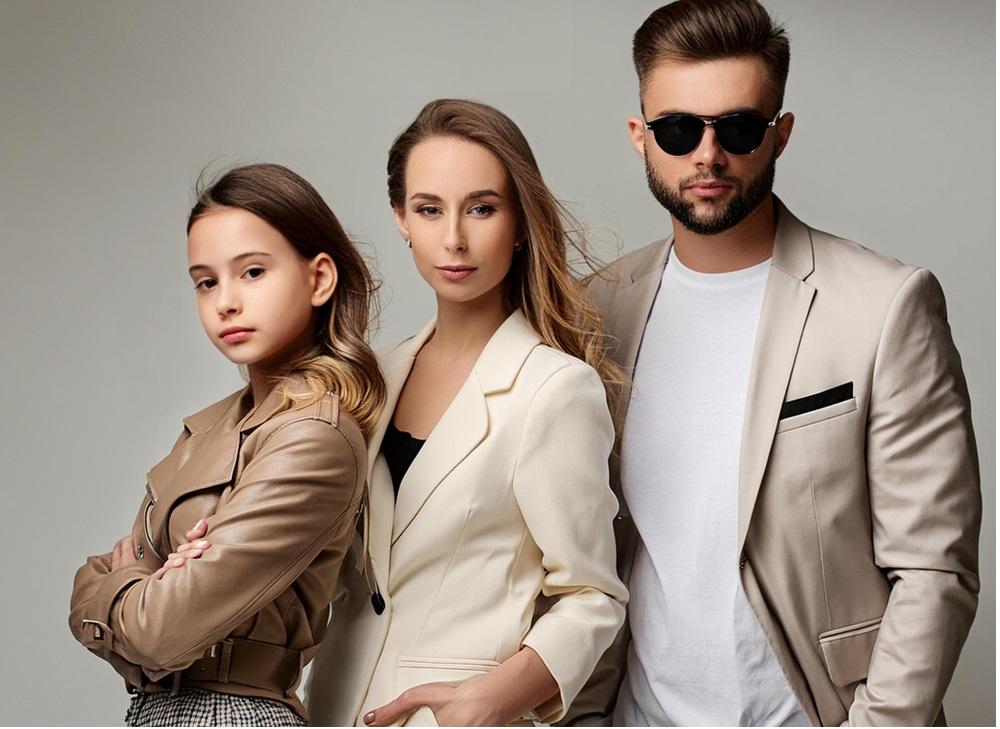 fashionable people stadning together wearing nice clothes